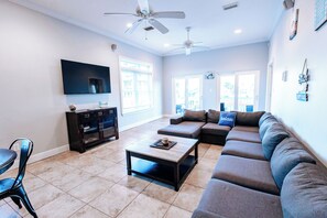 Smart TV - Boardwalk Beach Hangout In the Heart of Gulf Shores!
Lower Unit A (Gulf Shores)