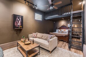 TV - Historic Sayles Ranch- Huge Deck + Pool! (Abilene)