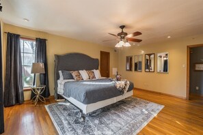 4 bedrooms, iron/ironing board, WiFi, bed sheets - Historic Sayles Ranch- Huge Deck + Pool! (Abilene)