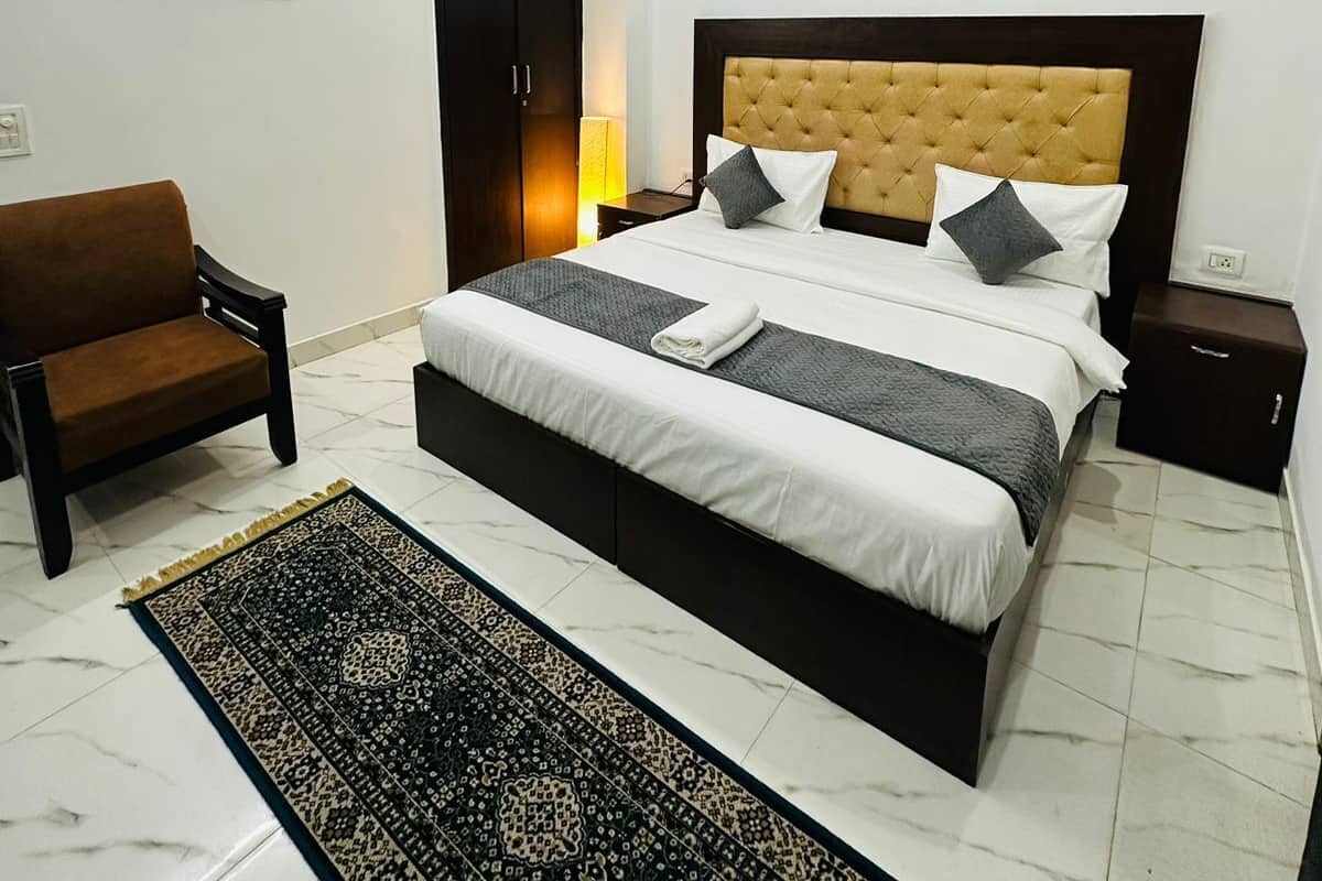 Business Double Room | Egyptian cotton sheets, premium bedding, down duvets, memory-foam beds