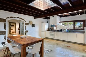 Réfrigérateur, micro-ondes, four, lave-vaisselle