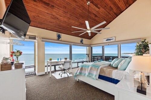 The Resort at Bathtub Beach: 19BR/11BA Ocean2River, Pool, Elevator, Dock, Beach!