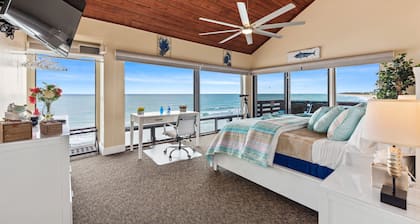 The Resort at Bathtub Beach: 19BR/11BA Ocean2River, Pool, Elevator, Dock, Beach!