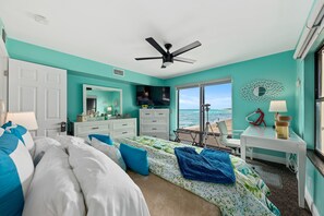 19 عدّة غرف نوم وخزنة داخل الغرفة ومكتب ومكواة/لوح كي