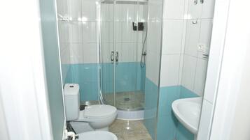 Deluxe Room | Bathroom