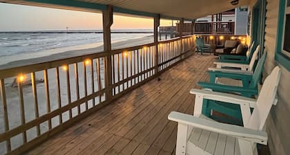 Pedestrian Beach Front 3- bedroom house in Surfside Beach