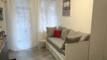 Executive Apartment, 1 Bedroom, Non Smoking, Kitchen | Living area