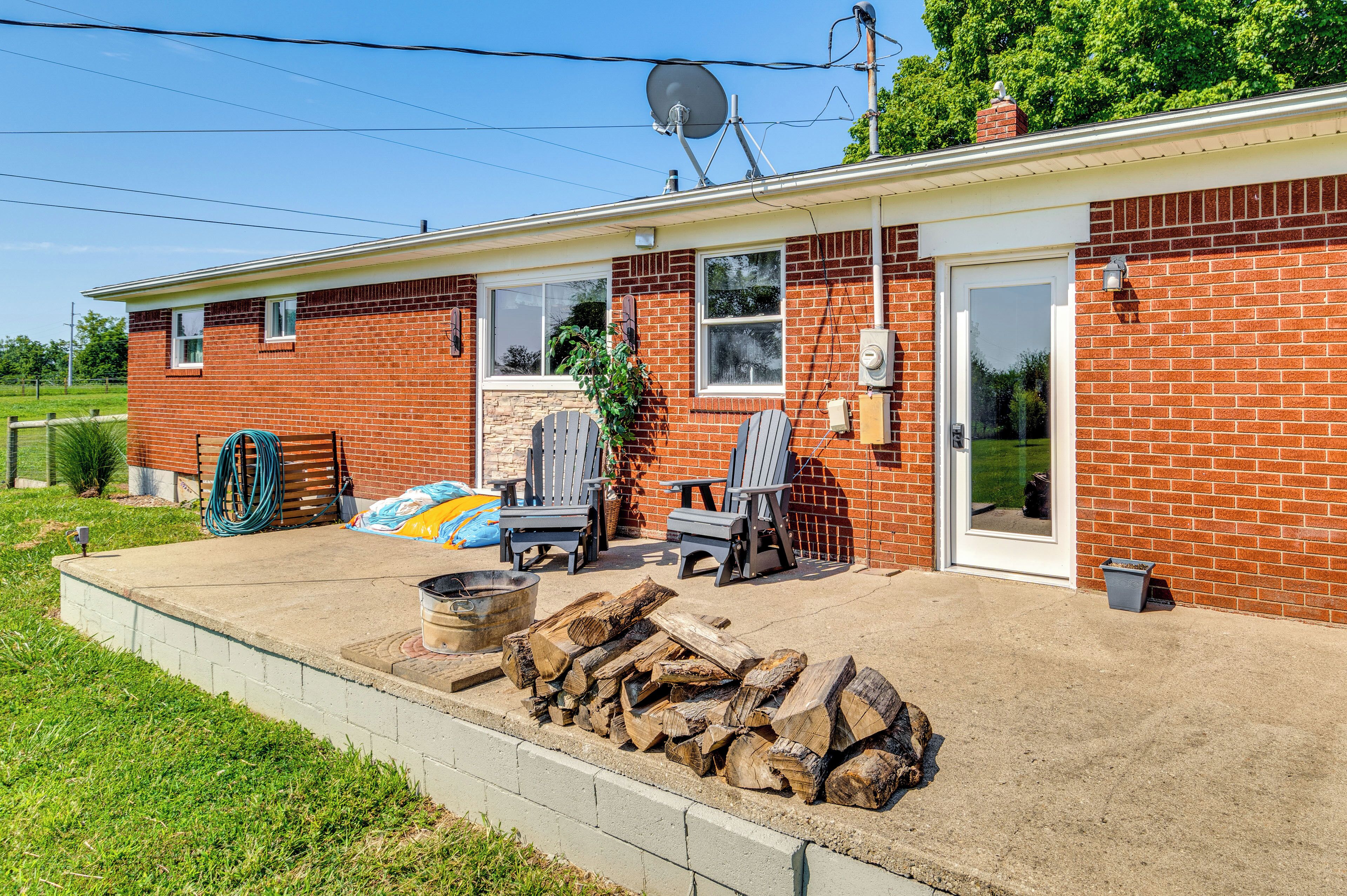 Cozy Richmond Home w/ Fire Pit: Walk, Bike & More!