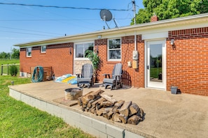 Terrace/patio - 7 Mi to Depot District: Pet-Friendly w/ Fire Pit (Richmond)
