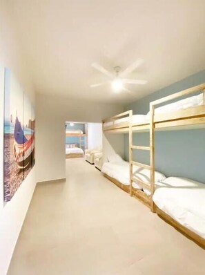 5 bedrooms, free WiFi, bed sheets