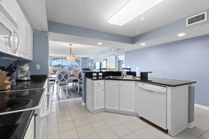 Condo, 3 quartos | Cozinha privada | Geladeira, fogão, cooktop, cafeteira/chaleira