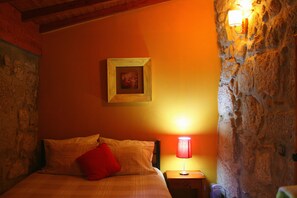 4 chambres, fer et planche à repasser, accès au Wi-Fi (inclus)