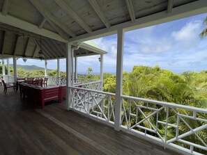 屋外ダイニングエリア