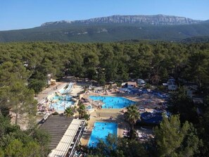 Outdoor pool, a heated pool - Mobilhome Premium 3 Chambres 6p Camping Domaine Ste Baume Face à la Piscine (Nans-les-Pins)