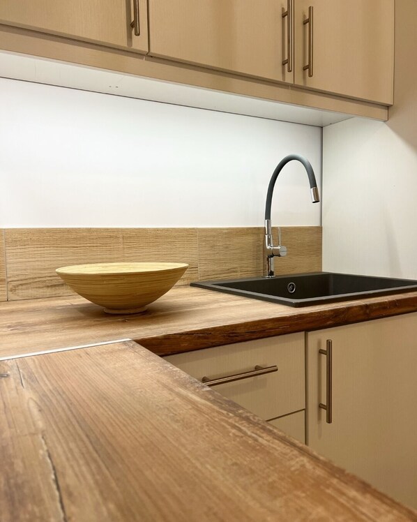 Private kitchen - Calm Joy & J - New Bird (Ermoupoli)