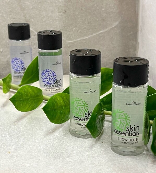 Hårføner, håndklær, såpe og toalettpapir