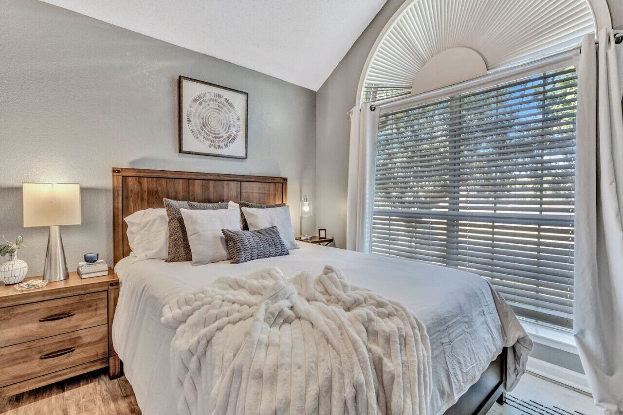 4 habitaciones, escritorio, tabla de planchar con plancha y wifi 