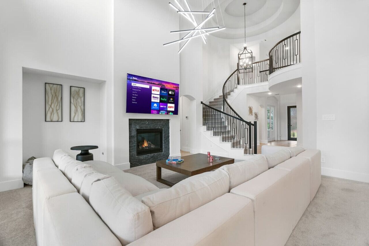 Elite Estate: Grill, Cinema, Office, Patio Oasis