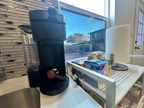 ثلاجة، ميكروويف، موقد طهي مسطح، غسالة أطباق