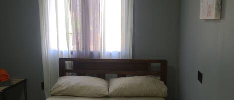 2 dormitoris, planxa i posts de planxar, wifi i roba de llit