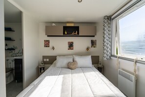 3 chambres, fer et planche Ă repasser