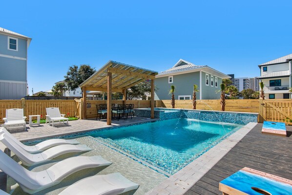 Outdoor pool, a heated pool