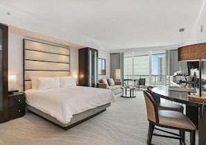 Junior Studio | In-room safe, iron/ironing board, free cribs/infant beds, free WiFi - FontaineBleau Resort Balcony w/ Ocean plus Bay View (Miami Beach)