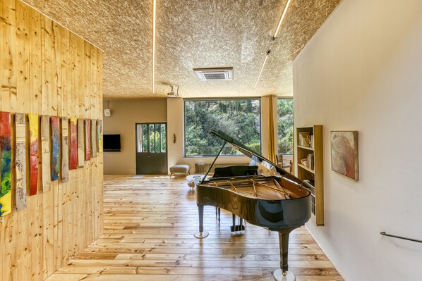 Game room - Espai Temps - Art Home: Loft luminoso con terraza y arte en el Ampurdán (Terrades)