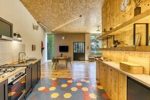 Fridge, oven, stovetop, dishwasher - Espai Temps - Art Home: Loft luminoso con terraza y arte en el Ampurdán (Terrades)