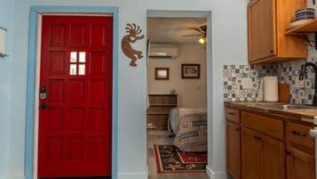 1 chambre, fer et planche Ă repasser, Wi-Fi gratuit, draps fournis