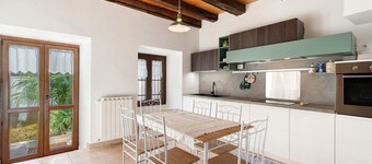 Vakantiehuis 'Casa Vacanze Laghi e Monti' met uitzicht op de bergen, eigen tuin en Wi-Fi