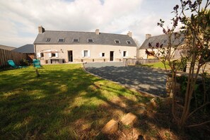 Exterior - Villa '7pers Piscine-spa Plage 4kms' with Private Terrace, Private Garden and Wi-Fi (PEUMERIT)