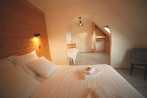 3 bedrooms, iron/ironing board, free WiFi, bed sheets - Villa '7pers Piscine-spa Plage 4kms' with Private Terrace, Private Garden and Wi-Fi (PEUMERIT)