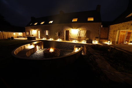 Terrace/patio. Villa '7pers Piscine-spa Plage 4kms' with Private Terrace, Private Garden and Wi-Fi