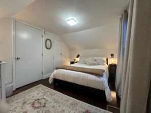 2 soverom, skrivebord, strykejern/-brett og wi-fi (inkludert)