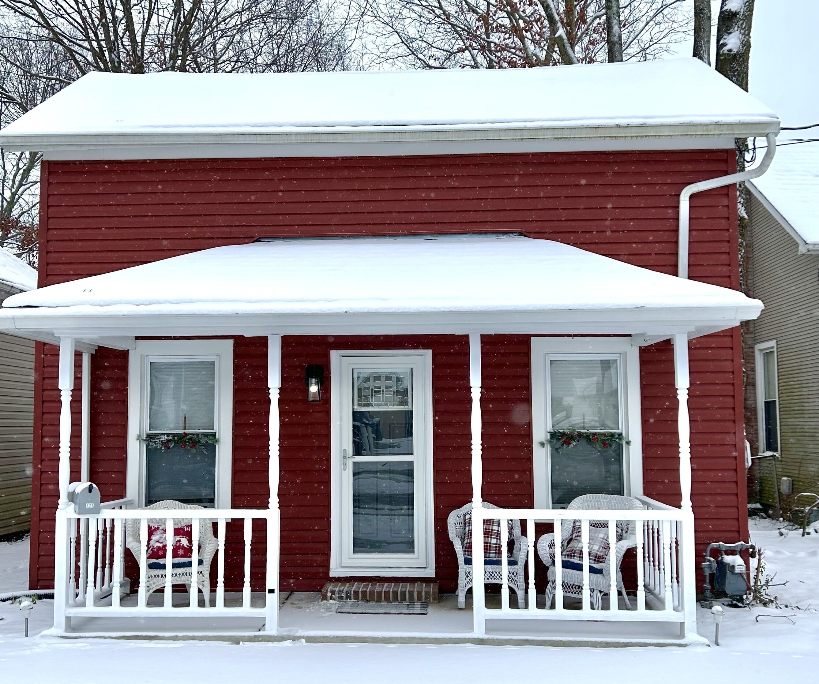 AFORDABLE & CHARMING HOME - Enjoy Urban Life & Nature! Hike, Bike, Shop & Dine!
