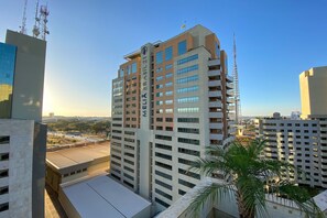 Front of property – evening/night - OZPED Flats Particulares Brasil 21  (Brasília)