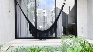 Estudio Deluxe, alberca privada, planta baja | Terraza o patio