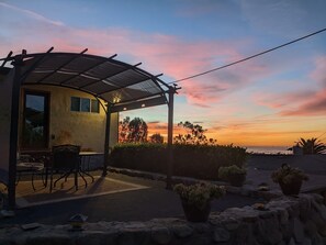 Outdoor dining - Santa Barbara Amazing City & Ocean View (Santa Barbara)