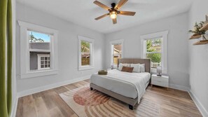 4 chambres, fer et planche à repasser, lit parapluie, Wi-Fi