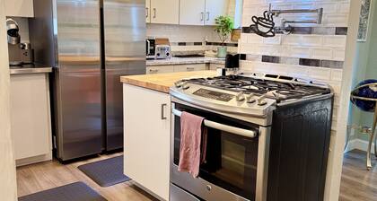 Midtown Retreat: Steps from Ice Blocks Shops