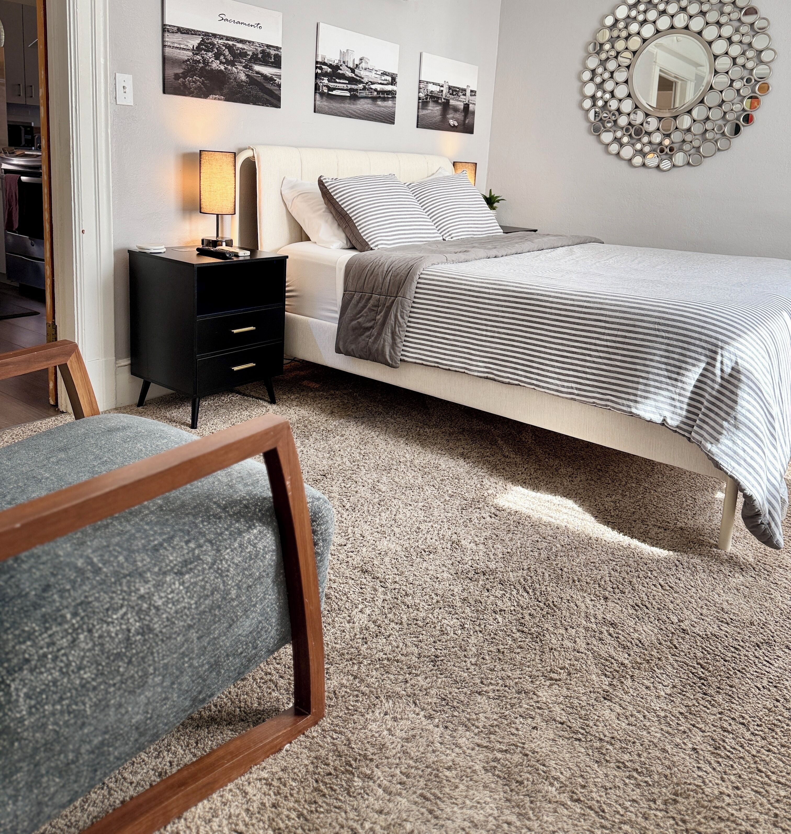 2 bedrooms, desk, iron/ironing board, travel crib