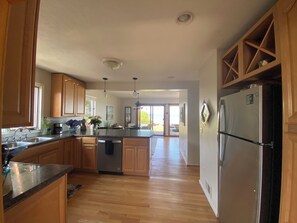 Fridge, microwave, oven, stovetop - Stunning Lakefront Beach House (Hilton)