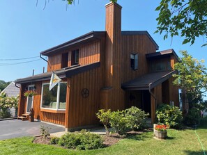 Exterior - Stunning Lakefront Beach House (Hilton)