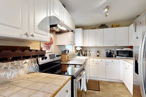 Fridge, microwave, oven, stovetop - Charming golf-side stay with firepit, hot tub, grill, & pool table - W/D & AC (Union)