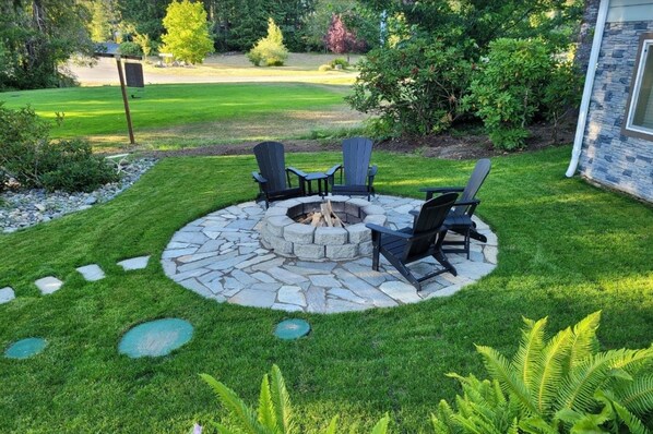 Property grounds - Charming golf-side stay with firepit, hot tub, grill, & pool table - W/D & AC (Union)