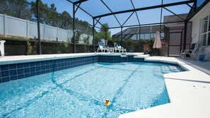 Een verwarmd zwembad