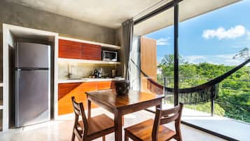 Deluxe Studio, Balcony | Private kitchen | Full-size fridge, microwave, stovetop, cookware/dishes/utensils