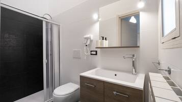 Doccia, asciugacapelli, asciugamani