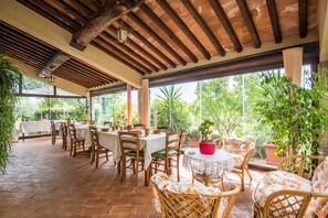 Outdoor dining